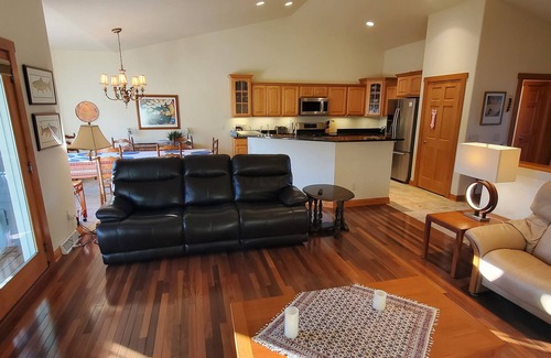Deerfield Condominio | Nuevos y lujosos condominios cerca del bosque - 21 minutos del Alliant Energy Center