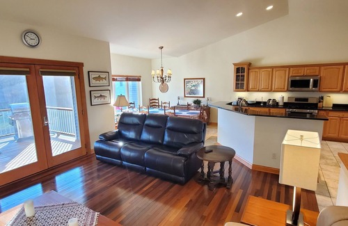 Deerfield Condominio | Nuevos y lujosos condominios cerca del bosque - 21 minutos del Alliant Energy Center