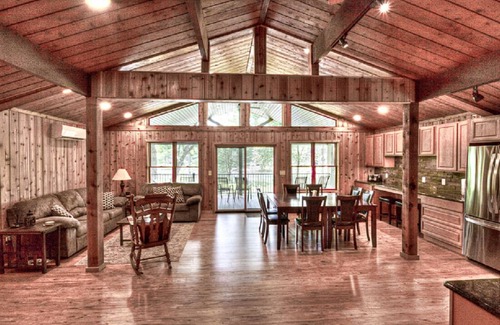 Treasure Lake Casa | WATERFRONT 6 BR 4 BATH SLEEPS 13 - ¡Agregando 2000 pies cuadrados adicionales para la primavera de 2020!