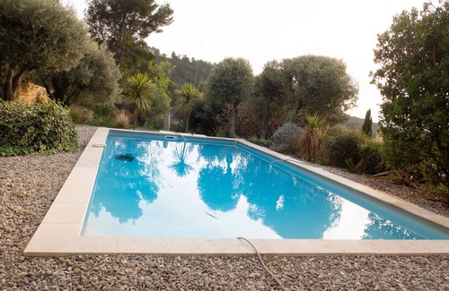 Ceyreste Villa | Encantadora casa con piscina ubicada a 10 minutos del mar.