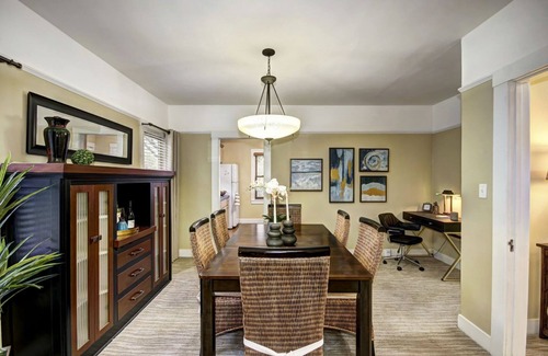 Downtown Sacramento Apartamento | Exceptional charming spacious 2bedroom French colonial in desirable midtown area