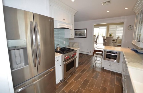 Avalon Casa | Exceptional expanded rancher located in a wonderful southend Avalon location