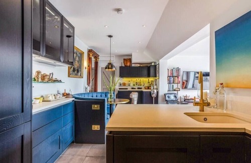 Hurley Casa | Exceptional Family Stay in Idyllic English Village