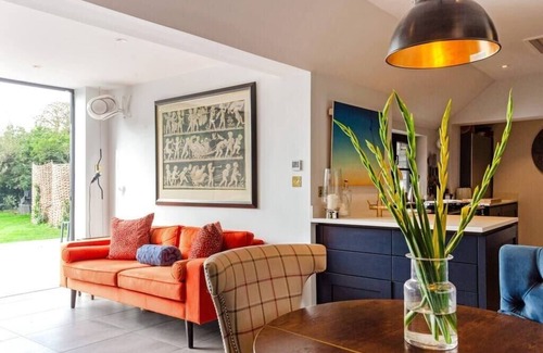 Hurley Casa | Exceptional Family Stay in Idyllic English Village