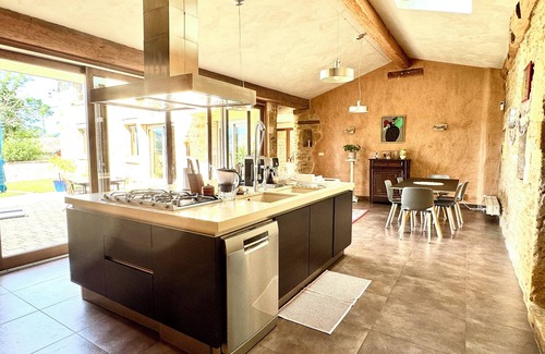 Le Bois-d'Oingt Casa | Exceptional large Beaujolais house with swimming pool