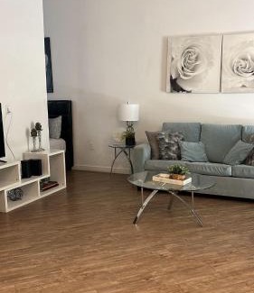 Little Armenia Apartamento | Exceptional Loft FREE Parking and WIFI