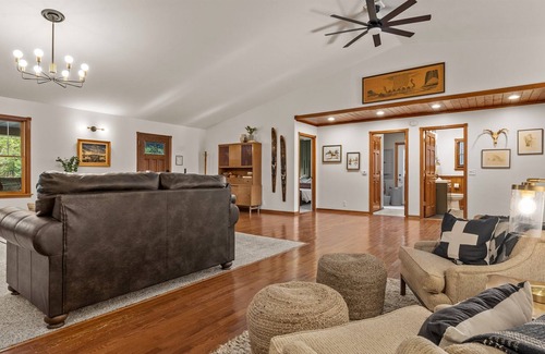 Jacksonport Cabaña | Exceptional ! Minutes from Jacksonport/Lake Mich Beach - Book Summer 2024 Now!
