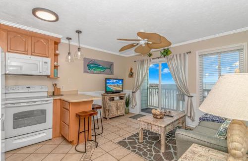 Garden City Apartamento | Exceptional Ocean-Pier-Pool Front 1 BR Condo