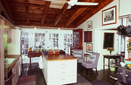 Woodstock Otro | Exceptional Property, Saline Pool, Waterfall, Views