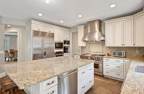 Wainscott Woods Casa | Exceptional shingle-style home sited on just under an acre of land,...