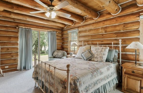 Powers Lake Casa | Exceptional six-bedroom log home on Powers Lake -12 minutes from Lake Geneva