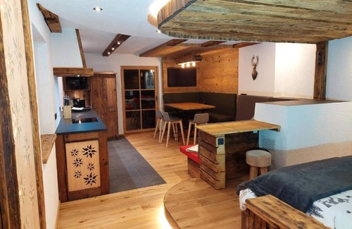 Oetz Otro | Excl. Apartment on a mountain farm in Tyrol at 1100 m with fantastic mountain views