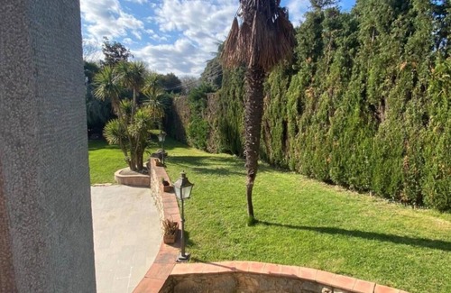 Palau Chalet De Esquí | Exclusiva Casa de Lujo con Piscinas y Amplio Jardín en Zona Tranquila