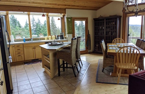 Friday Harbor Casa | ¡Nuevo listado! 10 acres exclusivos sobre Cady Mnt. Vista del océano y la isla de Vancouver