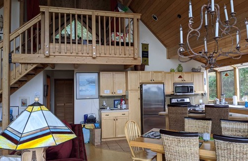 Friday Harbor Casa | ¡Nuevo listado! 10 acres exclusivos sobre Cady Mnt. Vista del océano y la isla de Vancouver