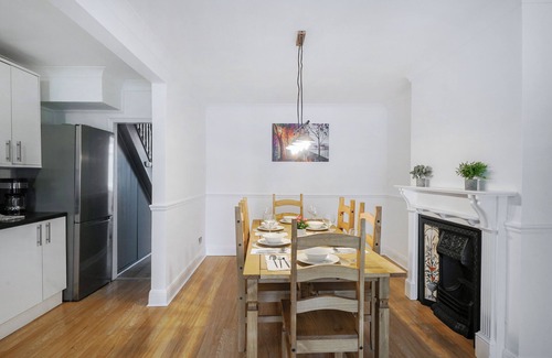 Falconwood and Welling Casa | Exclusive 3-bedroom house in beautiful Welling, London with Free parking