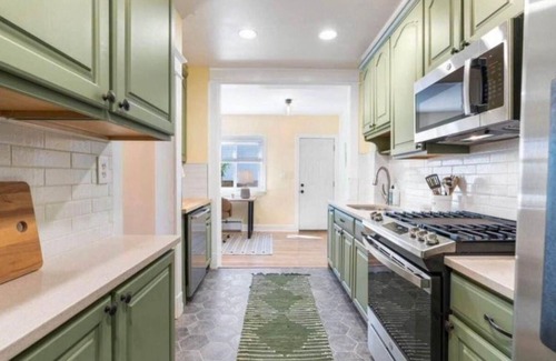 Northeast Cama Y Desayuno | Exclusive 3-Bedroom - Modern Comfort Home in D.C.’s Eckington