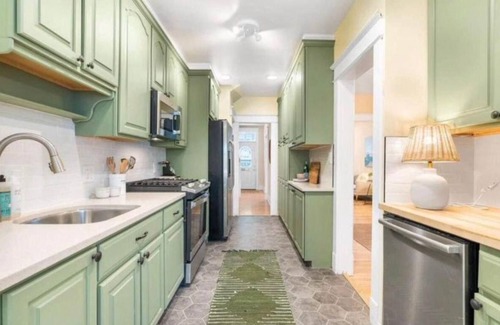Northeast Cama Y Desayuno | Exclusive 3-Bedroom - Modern Comfort Home in D.C.’s Eckington