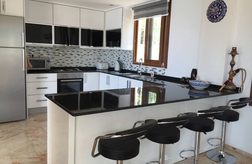Kalkan Villa | Exclusiva villa de lujo con piscina infinita climatizada, jacuzzi y vistas panorámicas.