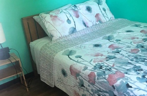Pontiac Cabaña | Exclusive all-seasons waterfront cottage for family getaway or fishing adventure