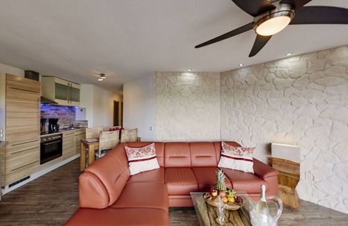Schalkenmehren Casa | Exclusivo apartamento con vista panorámica al lago