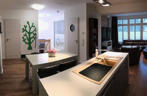 Warnemuende Apartamento | De vacaciones en casa en 82m² / 2 niveles, 2 baños, sauna, internet, televisión inteligente ...