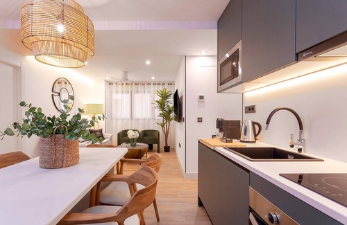 Centro - Sagrario Apartamento | Exclusive Apartment in Granada Center. Alhondiga II