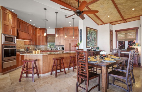 Historic Kailua Village Casa | Área exclusiva, Privacidad, Piscina infinita con calefacción SW, Excelente vista al mar / CI de 24 horas
