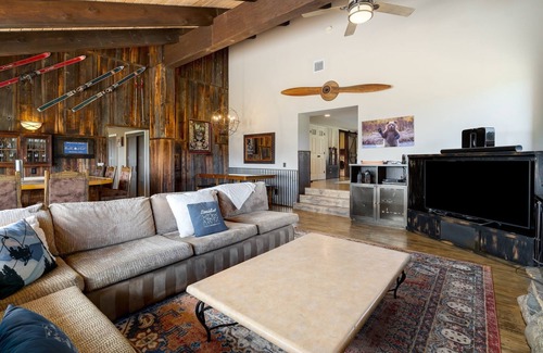 Steamboat Springs Casa | Exclusive Bella Vista Lodge - Private Grotto Hot Tub, Game Room, Slopeside Ski Storage