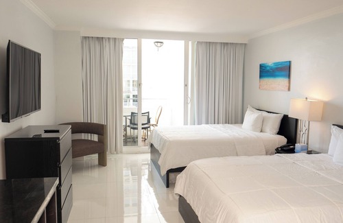 Galt Mile Complejo | Exclusive Beachfront Escape with Pool, Spa & Yoga Classes