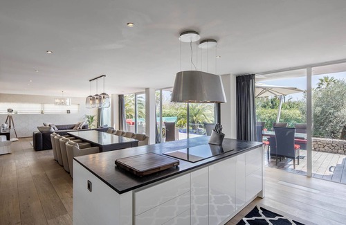 Sete Villa | EXCLUSIVA VILLA FRENTE AL MAR CON PISCINA PRIVADA