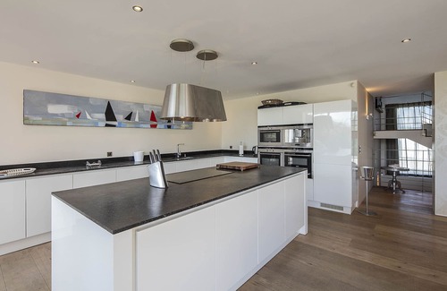 Sete Villa | EXCLUSIVA VILLA FRENTE AL MAR CON PISCINA PRIVADA