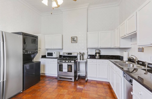 Mid-City District Apartamento | Exclusive Gem / Greenway & Streetcar Nearby