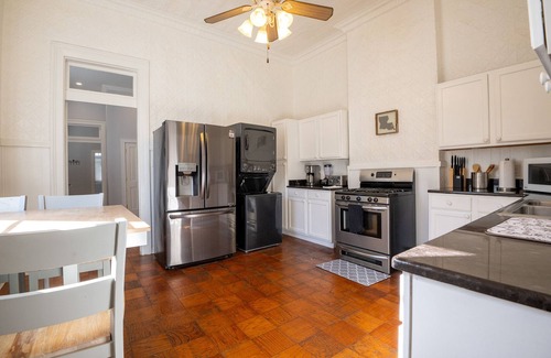 Mid-City District Apartamento | Exclusive Gem / Greenway & Streetcar Nearby