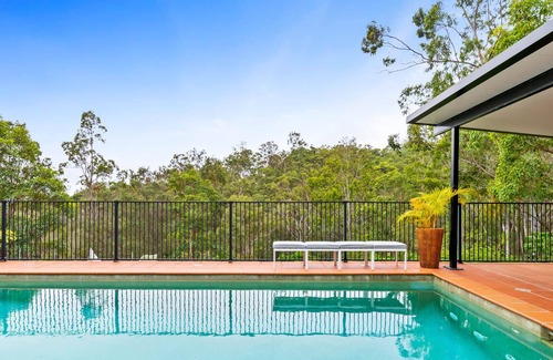 Mudgeeraba Casa | 8 Bed 4 bath Exclusive Hinterland Villa with Pool