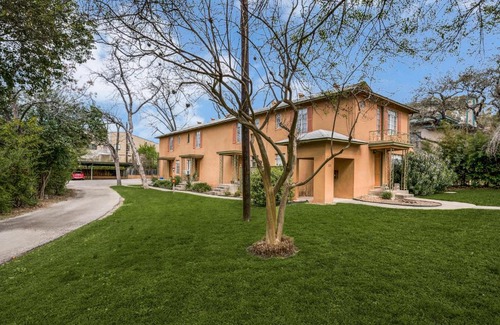 Uptown Apartamento | Exclusive Historical Townhome: serene and cozy