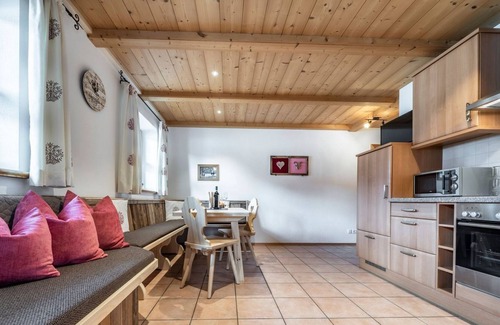 Gilgenhofe Apartamento | Exclusivo apartamento con vista despejada a las montañas.
