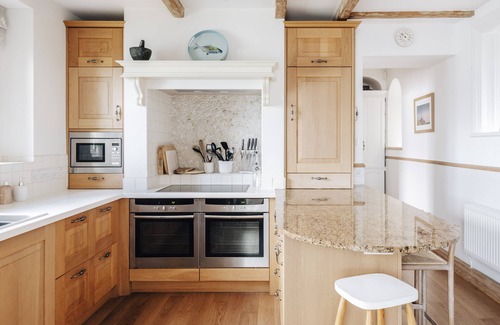Menai Bridge Casa | EXCLUSIVE HOUSE PRIVATE BEACH SEA FRONT SLEEPS 13 AMAZING VIEWS
