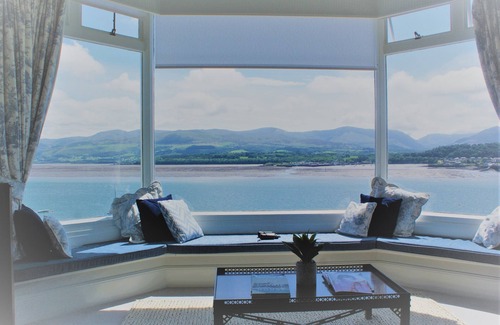Menai Bridge Casa | EXCLUSIVE HOUSE PRIVATE BEACH SEA FRONT SLEEPS 13 AMAZING VIEWS