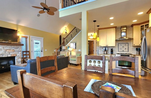 Central Okanagan Cabaña | Exclusive lakefront 2-bedroom + loft cottage with high-end finishes, 3 queen beds, and a sofa bed. Dog-friendly