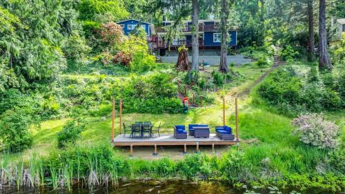 Three Lakes Casa | Exclusive Lakefront For 10 with Sauna Kayaks Peace