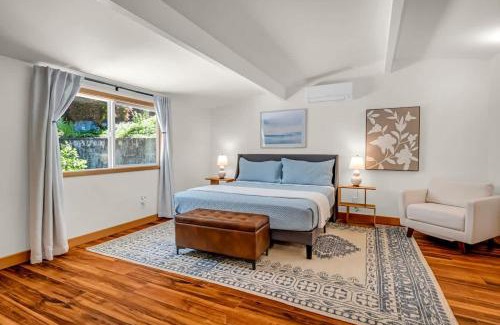 Three Lakes Casa | Exclusive Lakefront For 10 with Sauna Kayaks Peace
