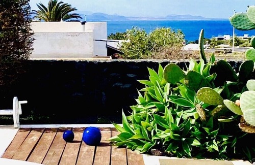 Playa Blanca Villa | Recientemente renovado, ubicación privilegiada, Playa Blanca, piscina privada, vistas al mar, cerca de la playa, WiFi, SAT