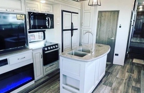 Smith River Otro | ¡Cabaña, RV y Casa de Lujo con Piscina Interior Privada Climatizada!