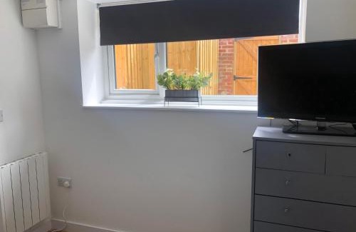 Newport Apartamento | Exclusive Modern decorated 1 Bedroom Detached Studio