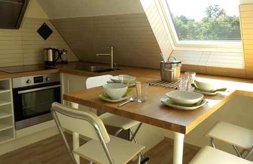 Wesenberg Apartamento | Exclusivo y moderno - justo en el lago - amplio apartamento con balcón