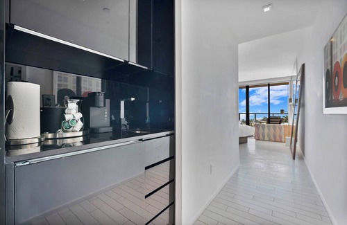City Center Condominio | Exclusive Oceanfront Studio at W Hotel – Indulge in Miami's Luxury
