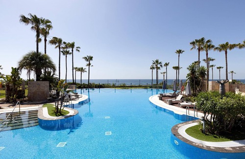 Nueva Milla de Oro Casa | "Exclusive frontline beach penthouse" con Piscina, Terraza y Wi-Fi; mascotas permitas