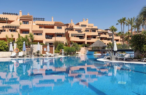 Nueva Milla de Oro Casa | "Exclusive frontline beach penthouse" con Piscina, Terraza y Wi-Fi; mascotas permitas