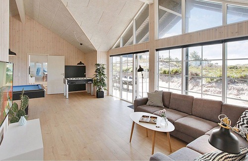 Henne Strand Casa | Exclusiva casa de vacaciones con piscina con sala de actividades en el hermoso Mar del Norte